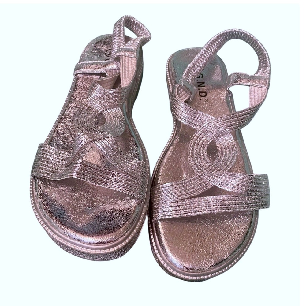 NWT G.N.D. Womens Casual Metallic Strappy‎ Slingback Sandals Silver Size 6